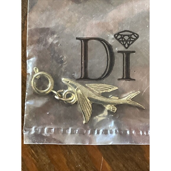 New Di Diamonds International Cruise Ship Jewelry Flying Fish Charm - Picture 2 of 3